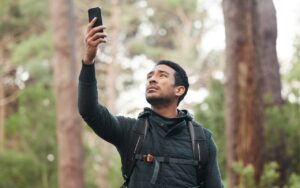 Read more about the article Stay Connected Off the Grid: How to Use Messages via Satellite in iOS 18