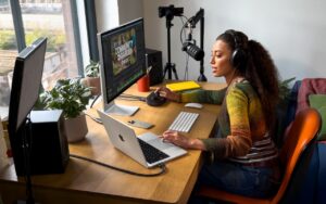 Read more about the article Apple Adds M5 Chip to MacBook Pro, iPad Pro, and Vision Pro